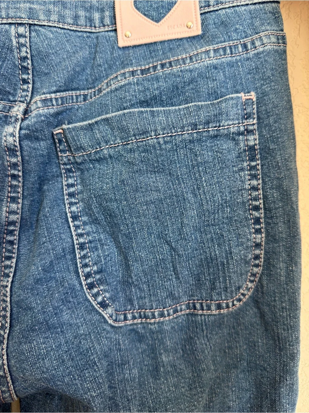 Escada Blue Denim Straight Jeans 36 US 6 Pink Leather Heart Patch Bow Ankle - Picture 13 of 14